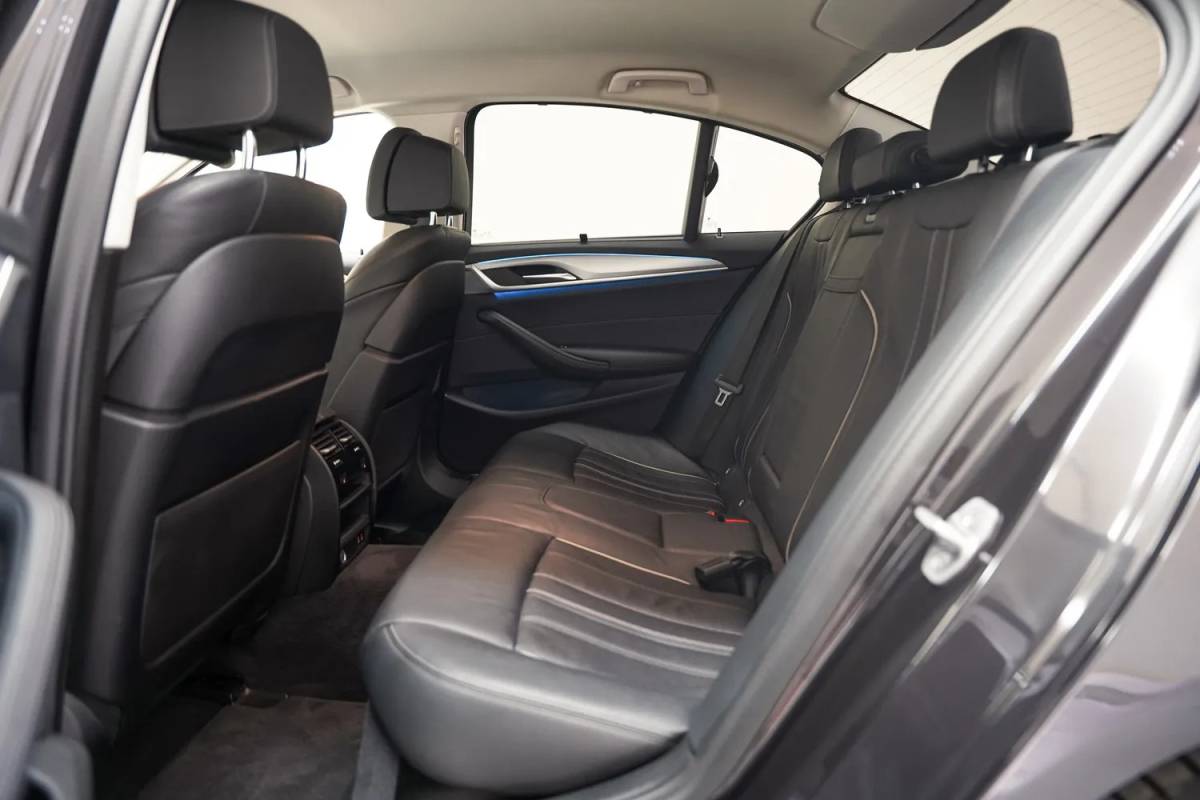 BMW 5 Serie BMW 5-serie 530e High Executive NW-Model Aut. [ Comfort Stoelen Laser-Light Sfeerverlichting ]
