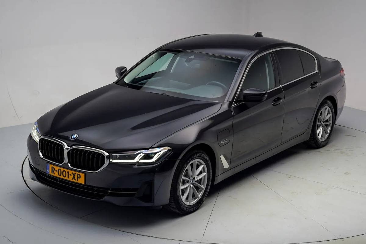 BMW 5 Serie BMW 5-serie 530e High Executive NW-Model Aut. [ Comfort Stoelen Laser-Light Sfeerverlichting ]