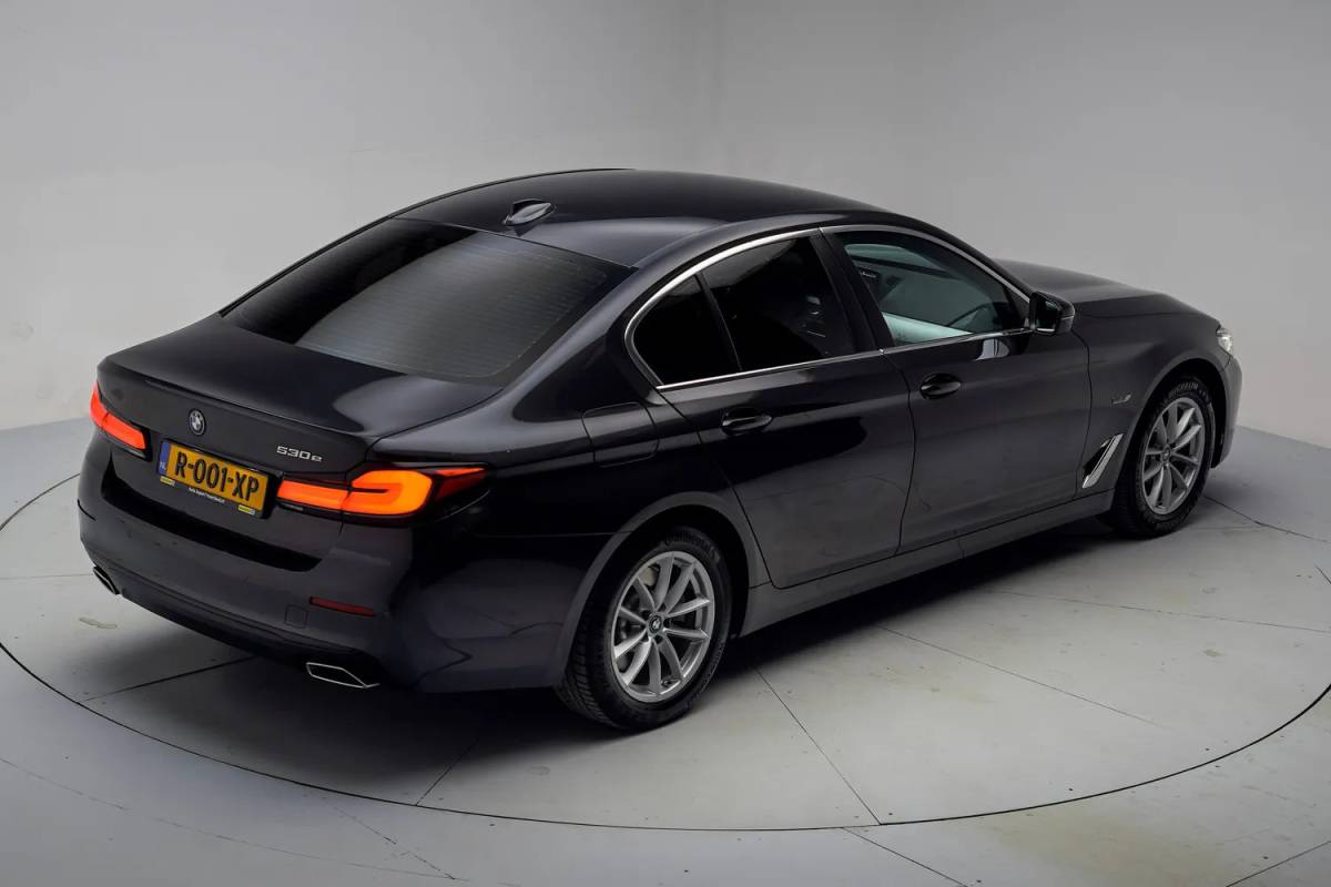BMW 5 Serie BMW 5-serie 530e High Executive NW-Model Aut. [ Comfort Stoelen Laser-Light Sfeerverlichting ]