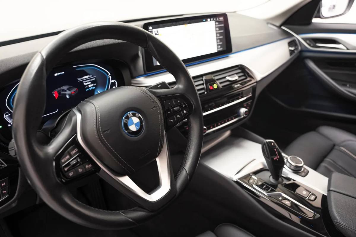 BMW 5 Serie BMW 5-serie 530e High Executive NW-Model Aut. [ Comfort Stoelen Laser-Light Sfeerverlichting ]