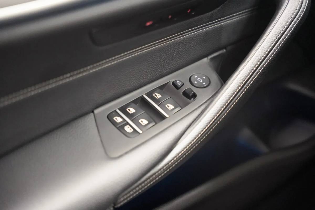BMW 5 Serie BMW 5-serie 530e High Executive NW-Model Aut. [ Comfort Stoelen Laser-Light Sfeerverlichting ]