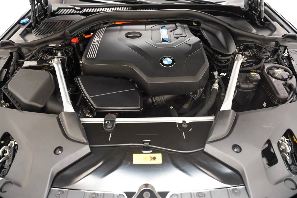 BMW 5 Serie BMW 5-serie 530e High Executive NW-Model Aut. [ Comfort Stoelen Laser-Light Sfeerverlichting ]