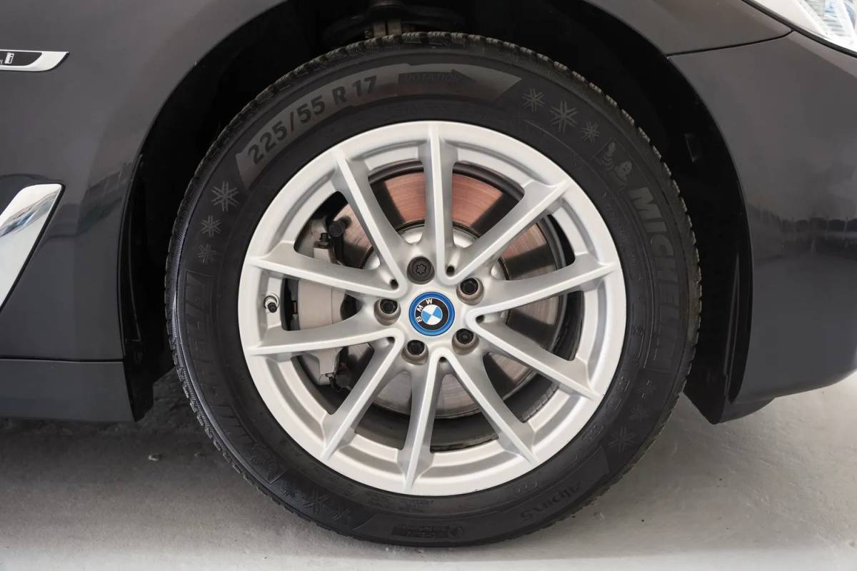 BMW 5 Serie BMW 5-serie 530e High Executive NW-Model Aut. [ Comfort Stoelen Laser-Light Sfeerverlichting ]