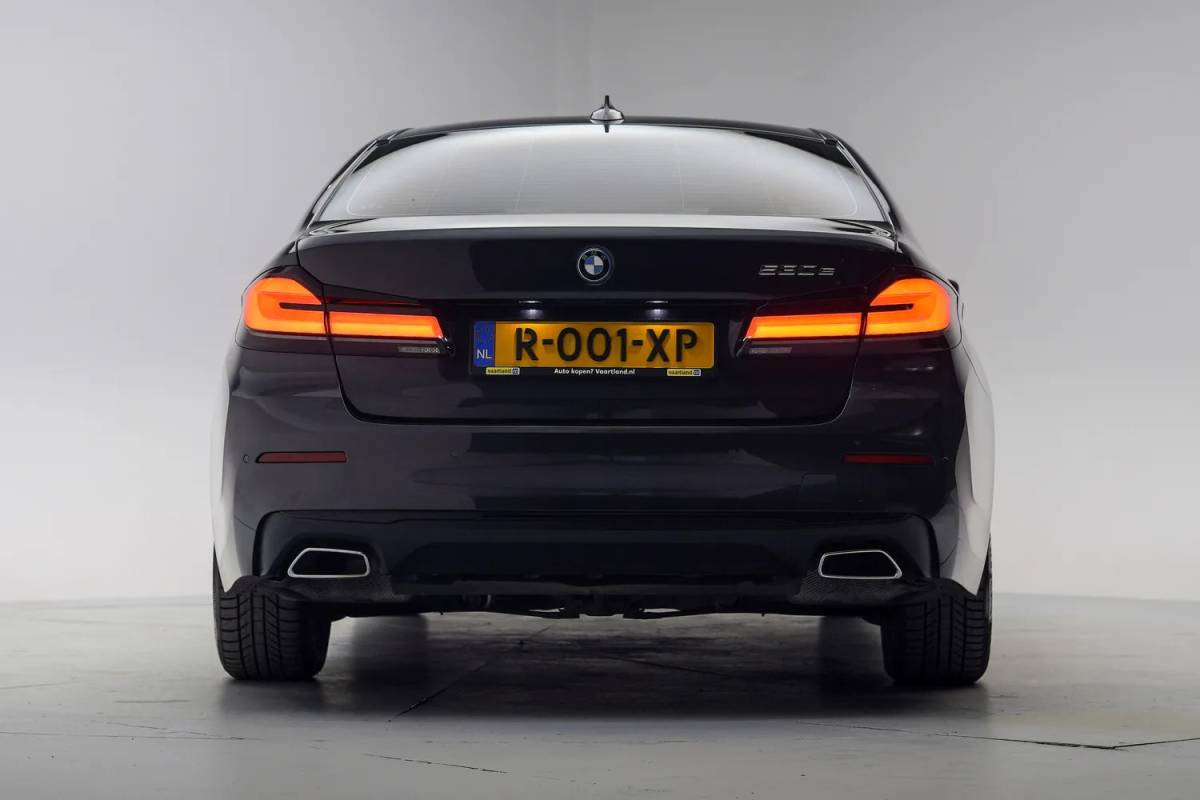 BMW 5 Serie BMW 5-serie 530e High Executive NW-Model Aut. [ Comfort Stoelen Laser-Light Sfeerverlichting ]
