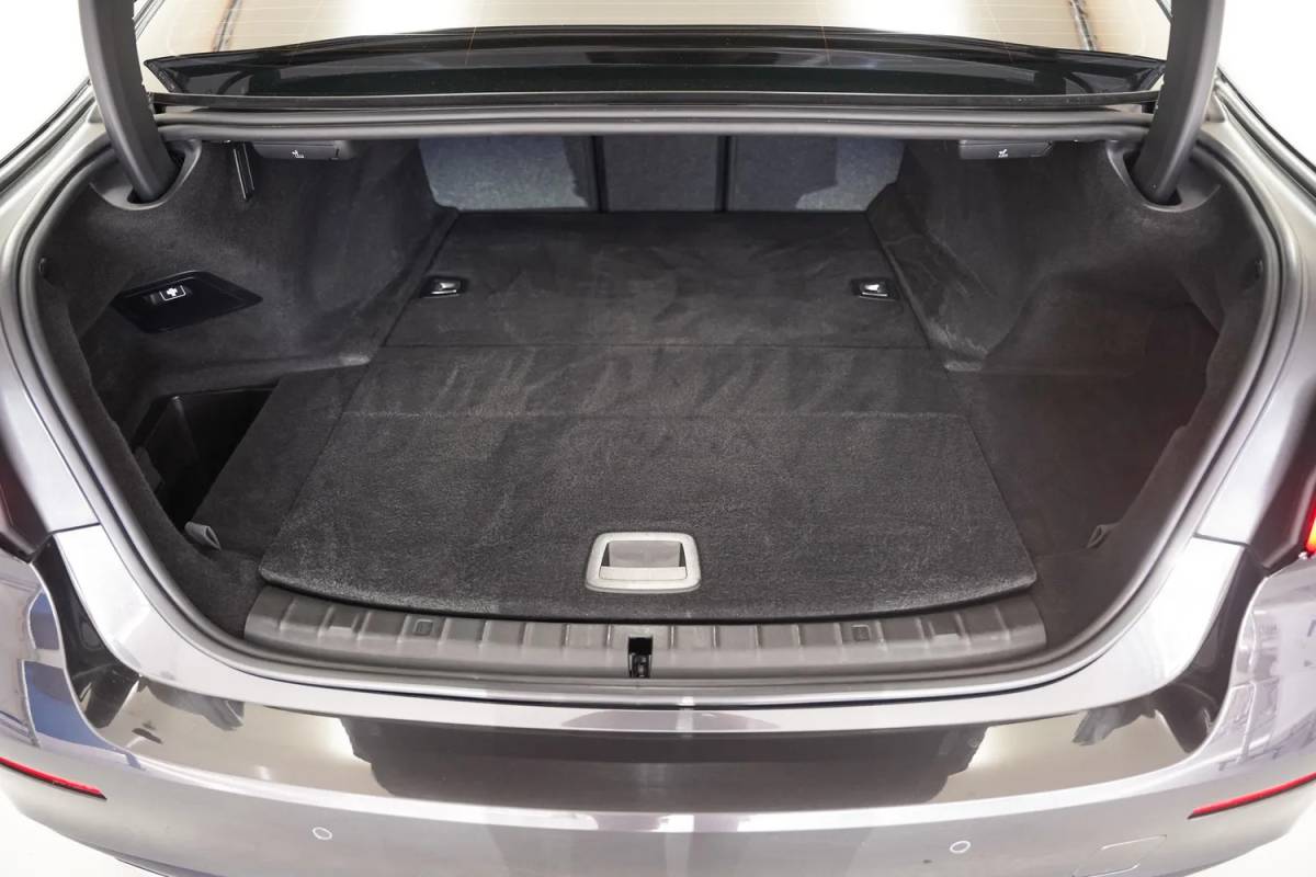 BMW 5 Serie BMW 5-serie 530e High Executive NW-Model Aut. [ Comfort Stoelen Laser-Light Sfeerverlichting ]