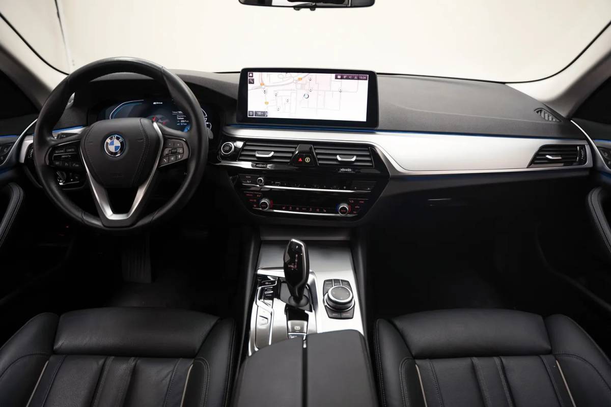 BMW 5 Serie BMW 5-serie 530e High Executive NW-Model Aut. [ Comfort Stoelen Laser-Light Sfeerverlichting ]