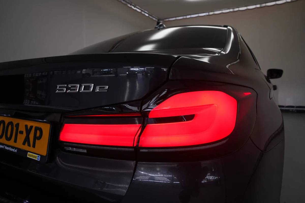 BMW 5 Serie BMW 5-serie 530e High Executive NW-Model Aut. [ Comfort Stoelen Laser-Light Sfeerverlichting ]