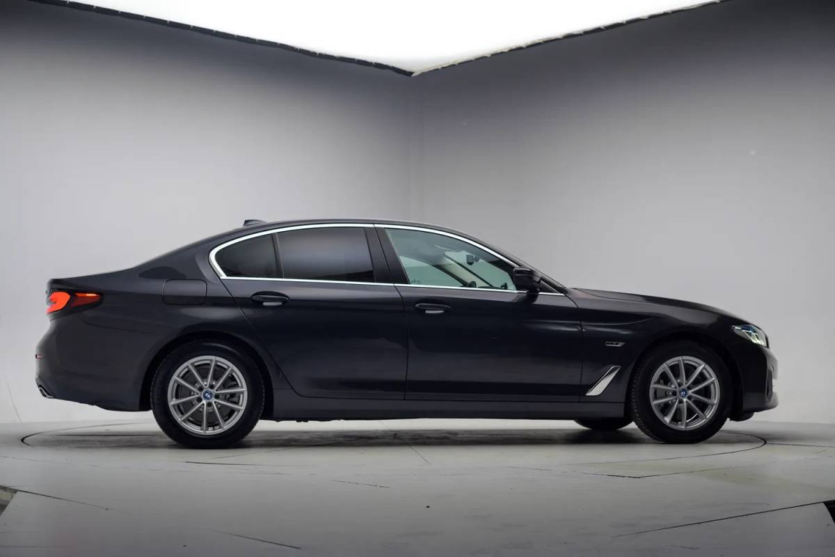 BMW 5 Serie BMW 5-serie 530e High Executive NW-Model Aut. [ Comfort Stoelen Laser-Light Sfeerverlichting ]