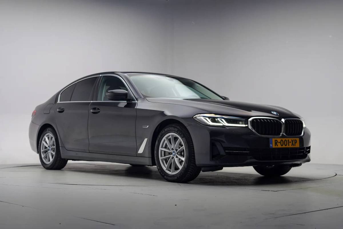 BMW 5 Serie BMW 5-serie 530e High Executive NW-Model Aut. [ Comfort Stoelen Laser-Light Sfeerverlichting ]