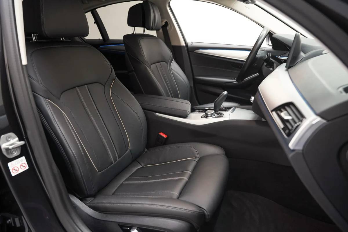 BMW 5 Serie BMW 5-serie 530e High Executive NW-Model Aut. [ Comfort Stoelen Laser-Light Sfeerverlichting ]