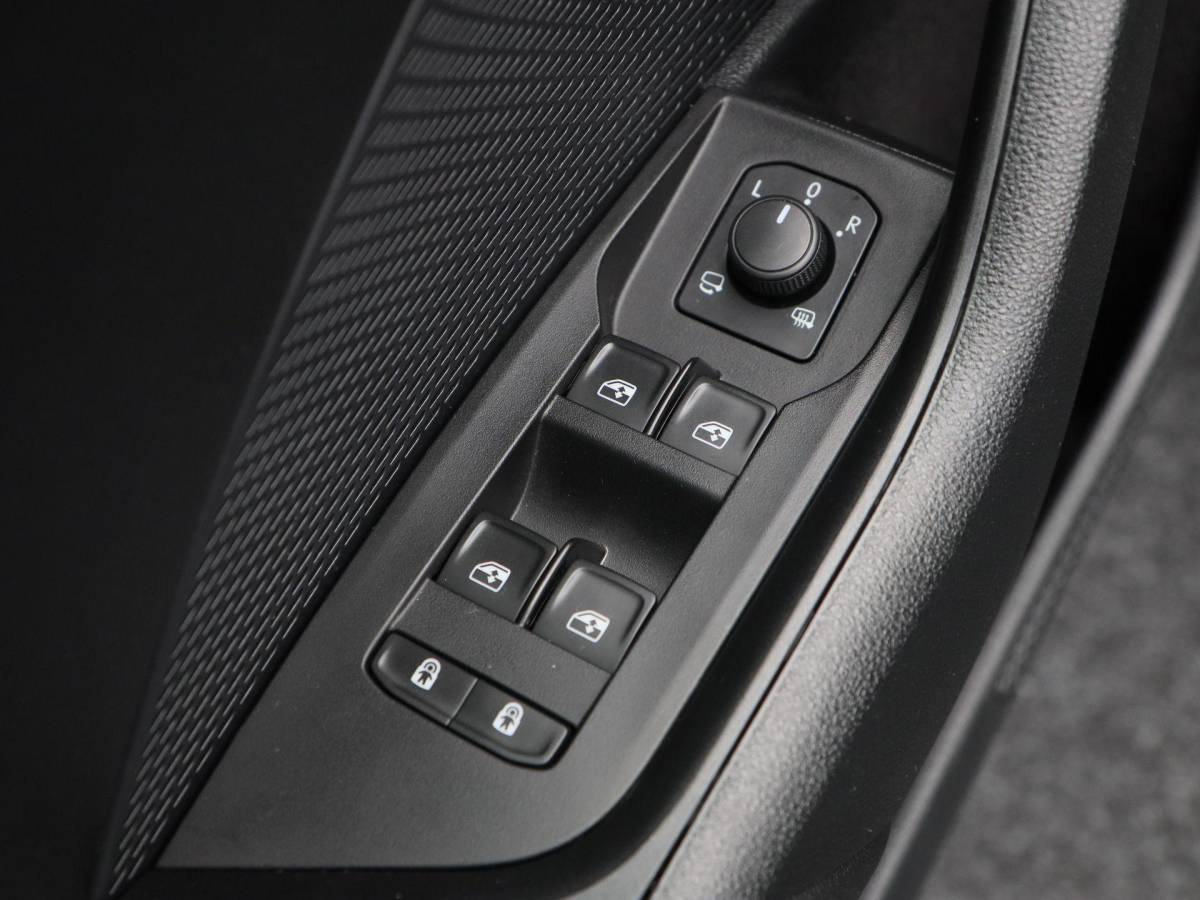 Škoda Octavia Skoda Octavia Combi 1.5 TSi 150 Pk First Edition | Stoelverwarming | Camera | Cruise Control | Navigatie | CarPlay | Matrix LED | 17 Inch | 60.639 Km !!