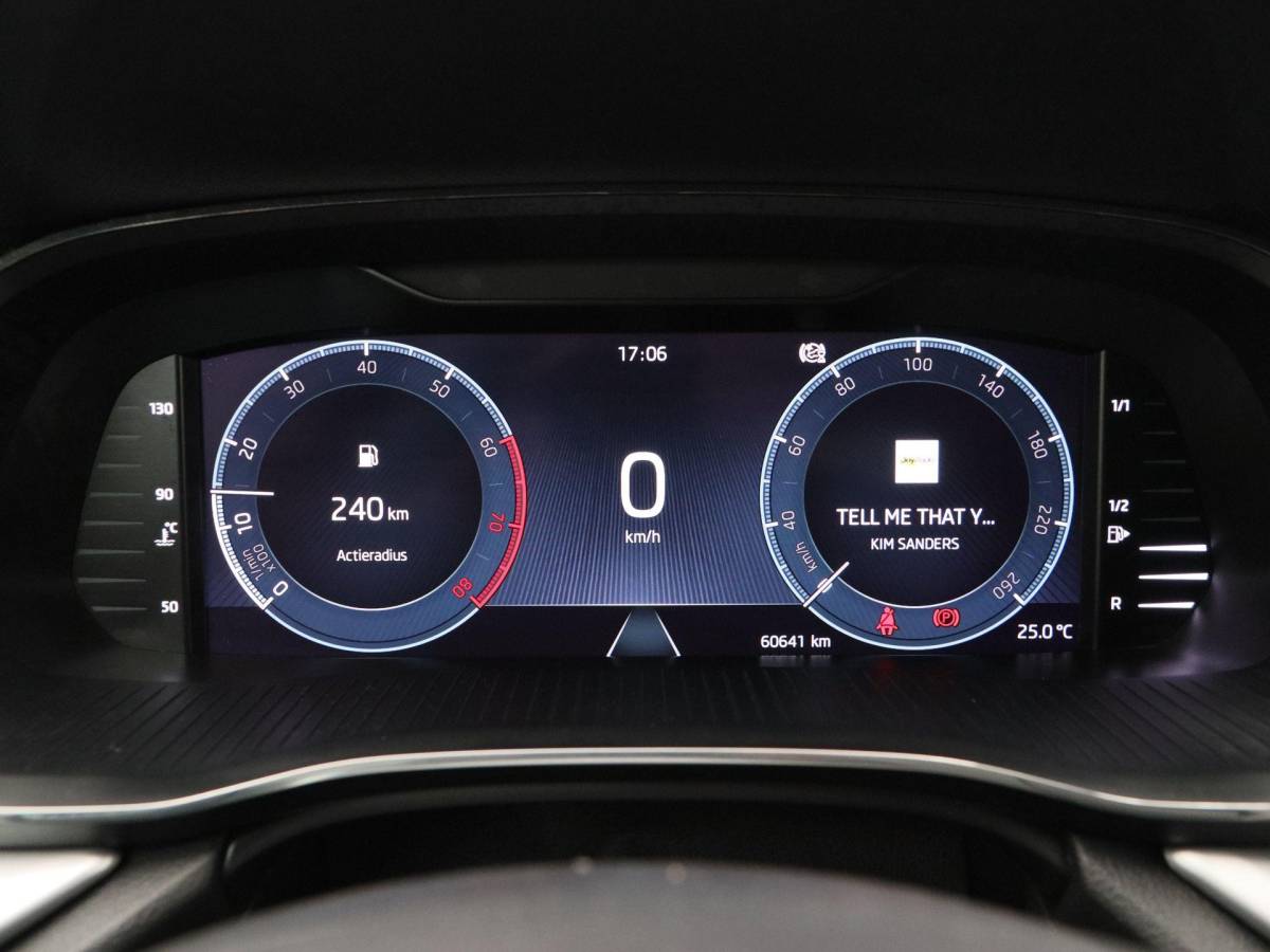 Škoda Octavia Skoda Octavia Combi 1.5 TSi 150 Pk First Edition | Stoelverwarming | Camera | Cruise Control | Navigatie | CarPlay | Matrix LED | 17 Inch | 60.639 Km !!