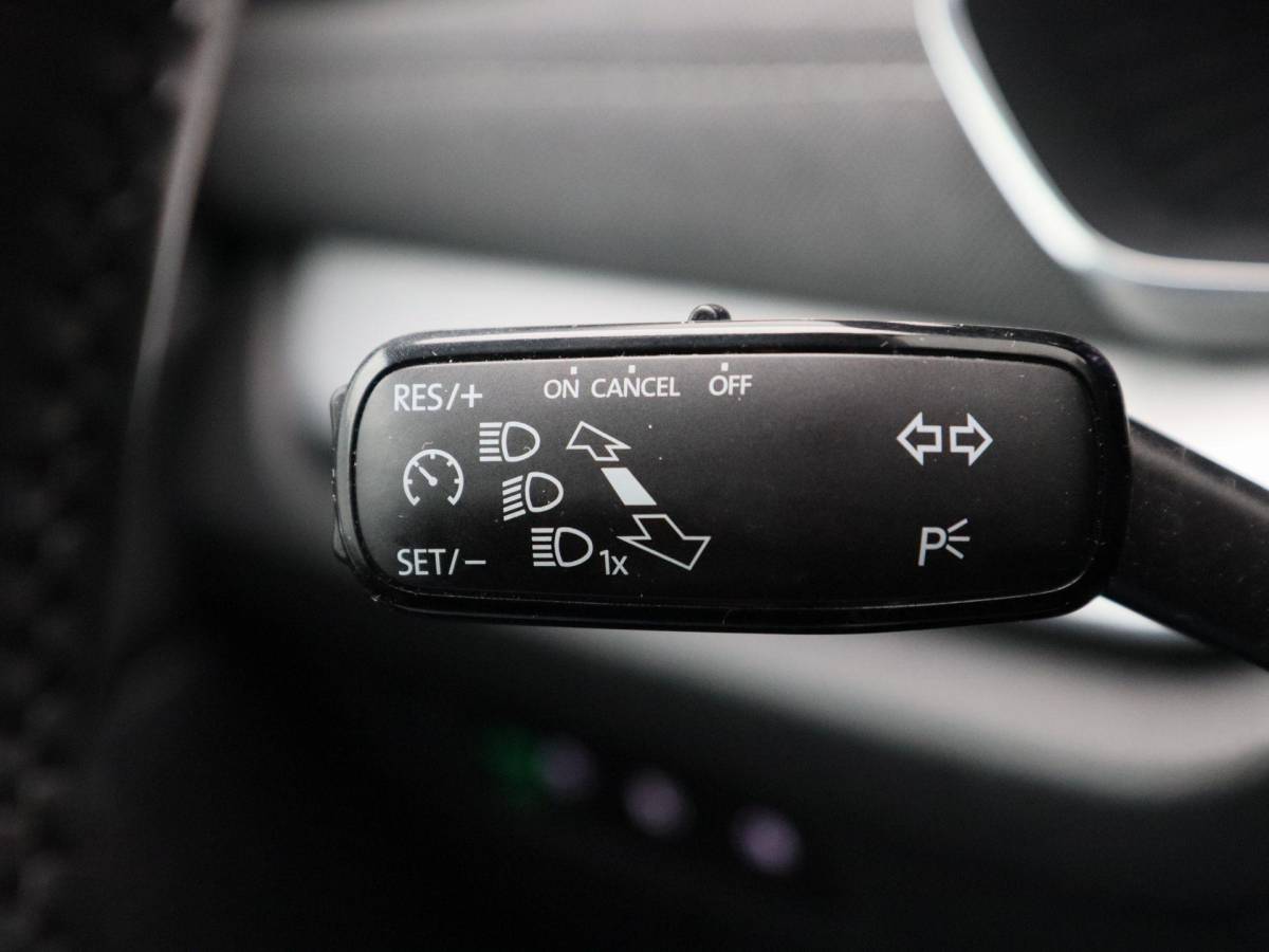 Škoda Octavia Skoda Octavia Combi 1.5 TSi 150 Pk First Edition | Stoelverwarming | Camera | Cruise Control | Navigatie | CarPlay | Matrix LED | 17 Inch | 60.639 Km !!