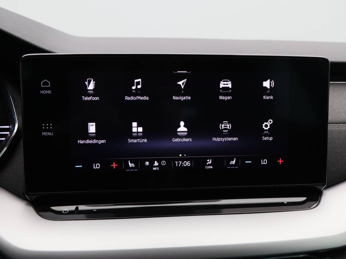 Škoda Octavia Skoda Octavia Combi 1.5 TSi 150 Pk First Edition | Stoelverwarming | Camera | Cruise Control | Navigatie | CarPlay | Matrix LED | 17 Inch | 60.639 Km !!