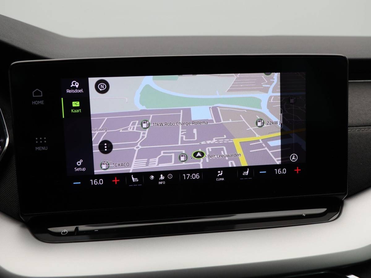 Škoda Octavia Skoda Octavia Combi 1.5 TSi 150 Pk First Edition | Stoelverwarming | Camera | Cruise Control | Navigatie | CarPlay | Matrix LED | 17 Inch | 60.639 Km !!