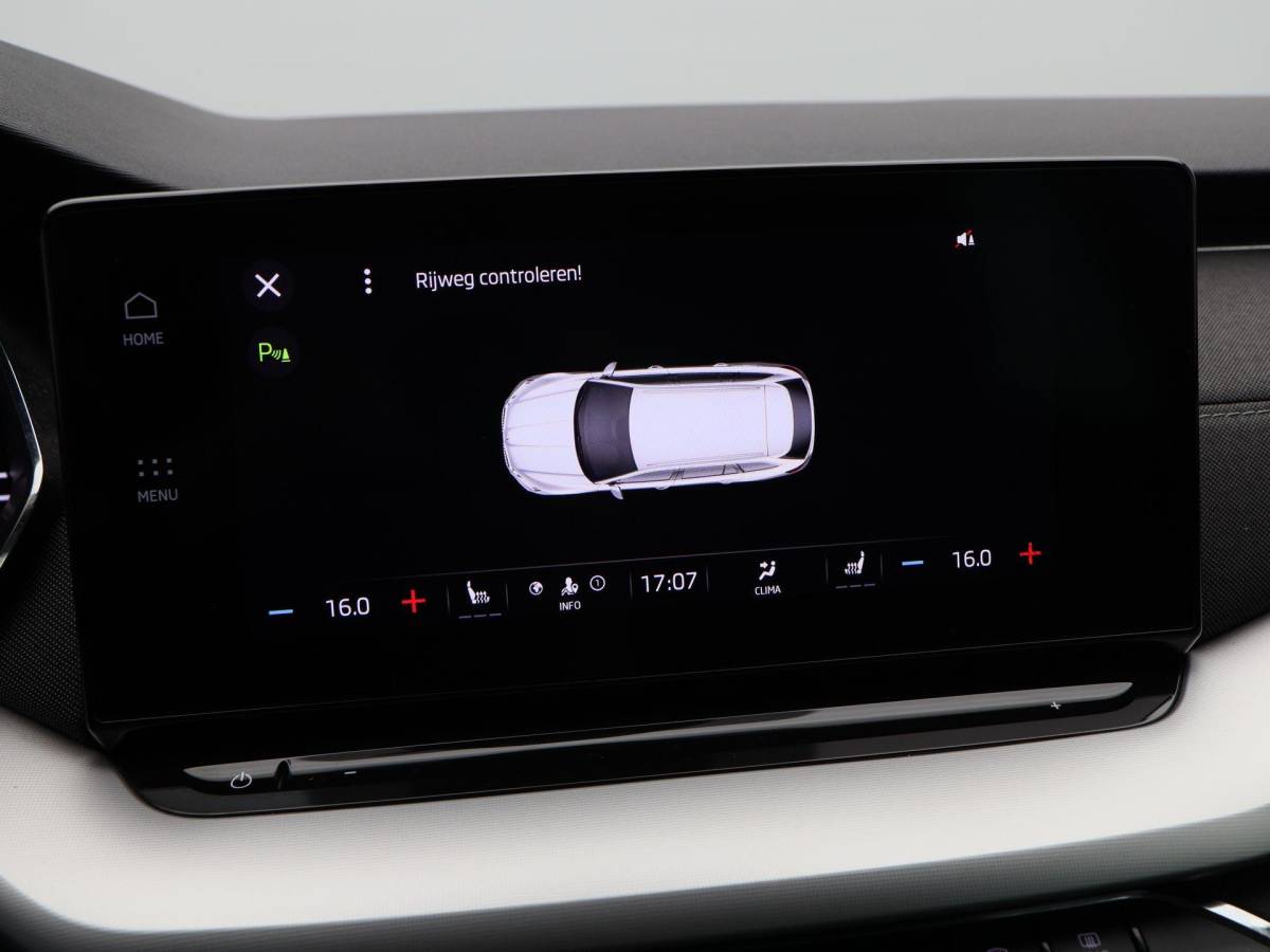Škoda Octavia Skoda Octavia Combi 1.5 TSi 150 Pk First Edition | Stoelverwarming | Camera | Cruise Control | Navigatie | CarPlay | Matrix LED | 17 Inch | 60.639 Km !!