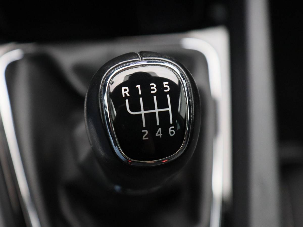Škoda Octavia Skoda Octavia Combi 1.5 TSi 150 Pk First Edition | Stoelverwarming | Camera | Cruise Control | Navigatie | CarPlay | Matrix LED | 17 Inch | 60.639 Km !!