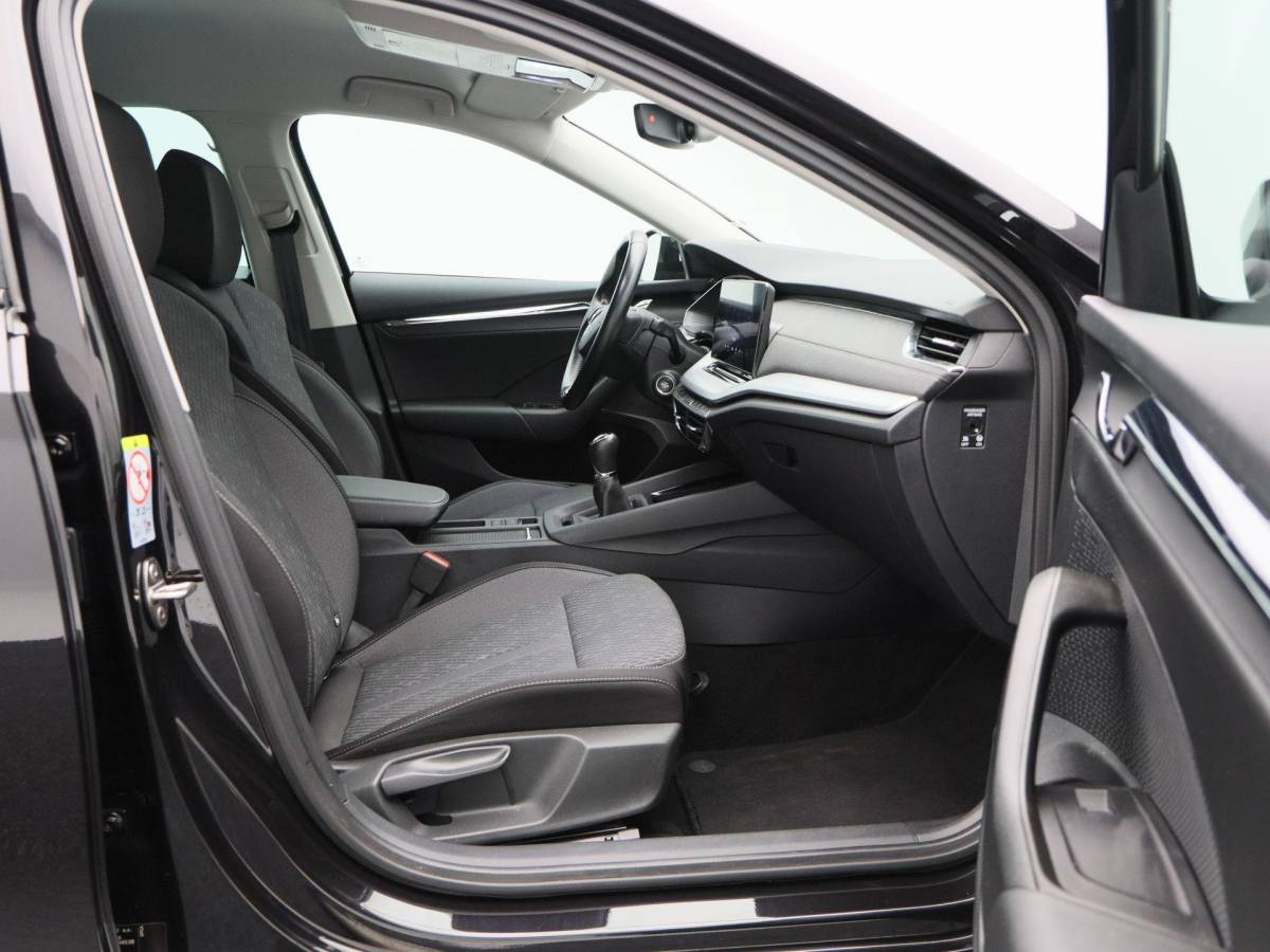 Škoda Octavia Skoda Octavia Combi 1.5 TSi 150 Pk First Edition | Stoelverwarming | Camera | Cruise Control | Navigatie | CarPlay | Matrix LED | 17 Inch | 60.639 Km !!