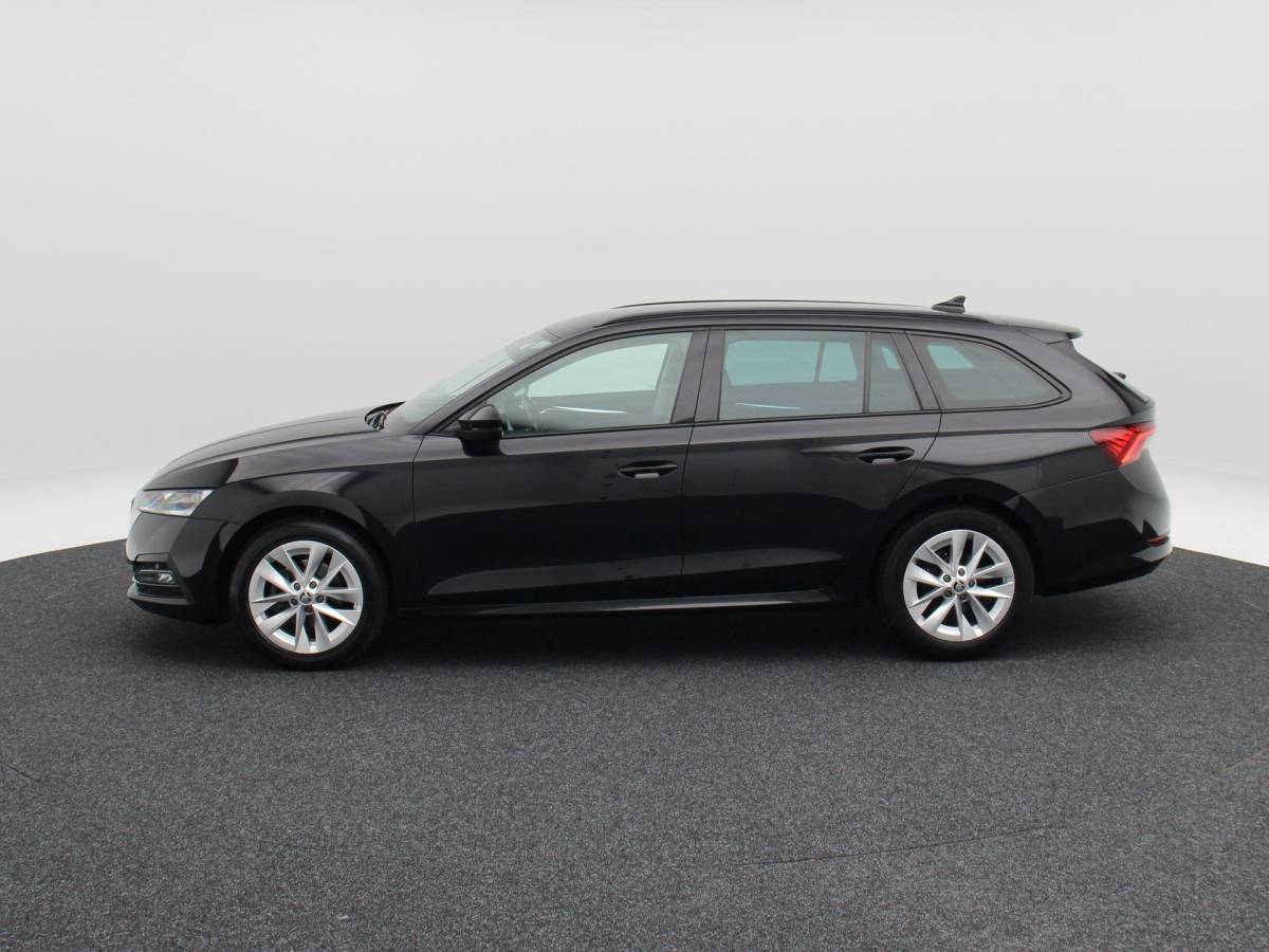 Škoda Octavia Skoda Octavia Combi 1.5 TSi 150 Pk First Edition | Stoelverwarming | Camera | Cruise Control | Navigatie | CarPlay | Matrix LED | 17 Inch | 60.639 Km !!