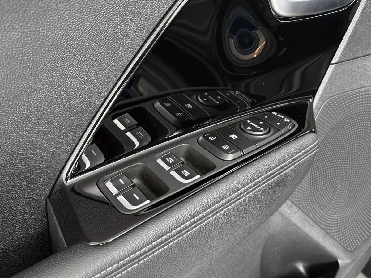 Kia Niro Kia Niro – 1.6 GDi Hybrid DynamicLine // TREKHAAK // CAMERA //