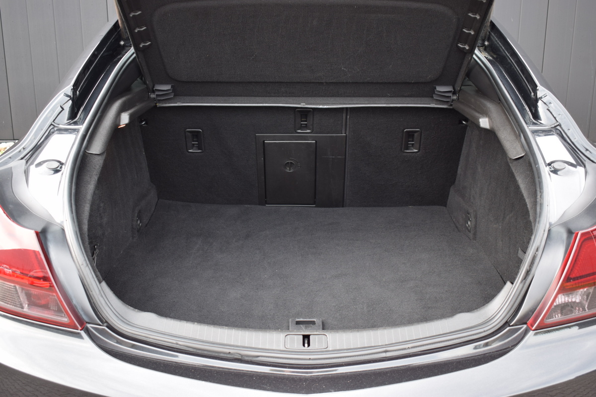 Opel Insignia Opel Insignia 2.8 Turbo 325pk OPC Automaat 4×4 Bi-Xenon | Recaro Sportstoelen | Zwart Leder | Schuif/Kanteldak | Infinity Audio
