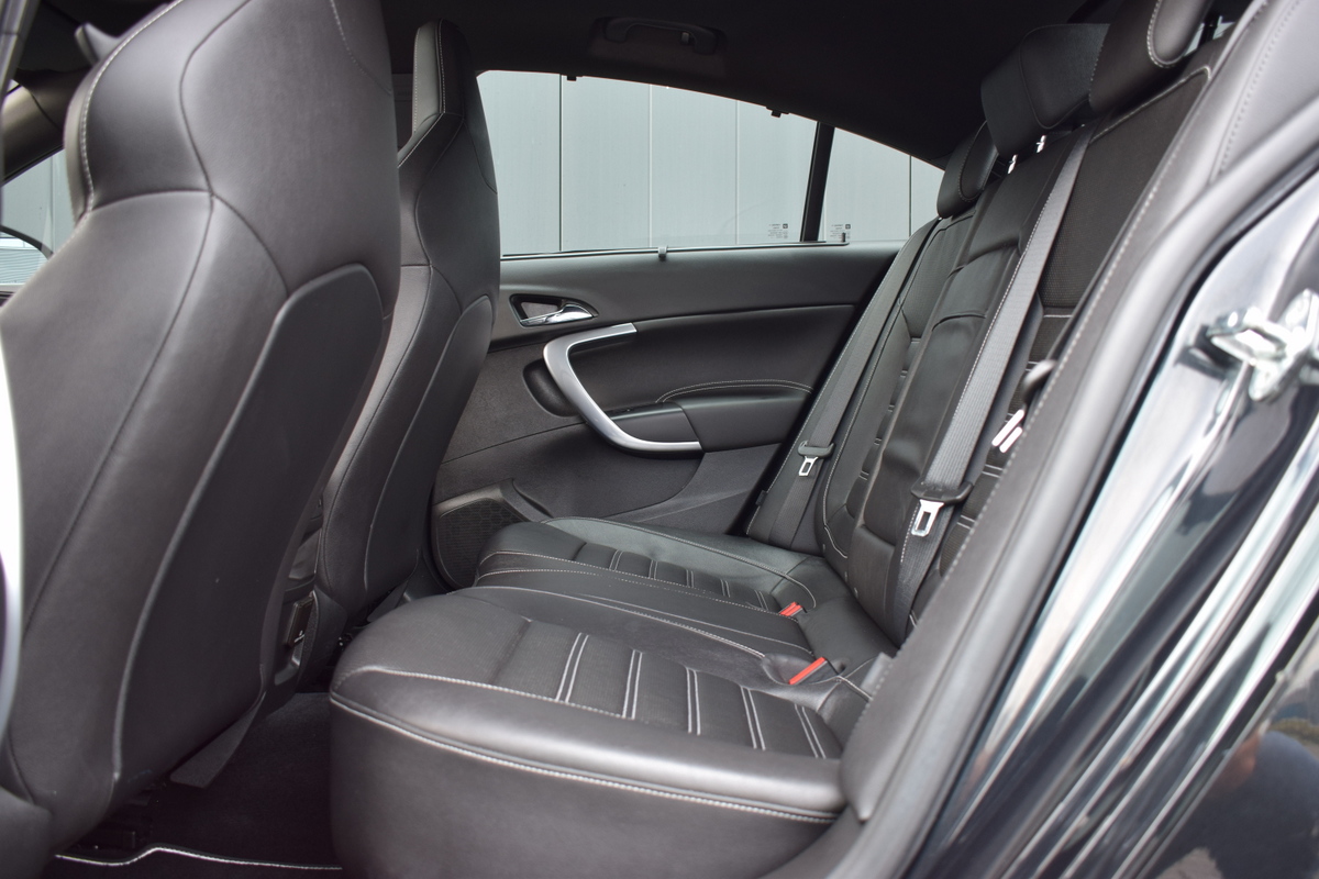 Opel Insignia Opel Insignia 2.8 Turbo 325pk OPC Automaat 4×4 Bi-Xenon | Recaro Sportstoelen | Zwart Leder | Schuif/Kanteldak | Infinity Audio