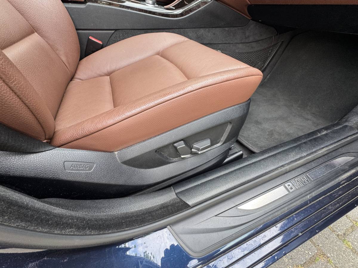 BMW 5 Serie BMW 5-serie Touring 528i Bi-Xenon / Leder / Pano / Night vision / Aut / 6-cil / Standkachel