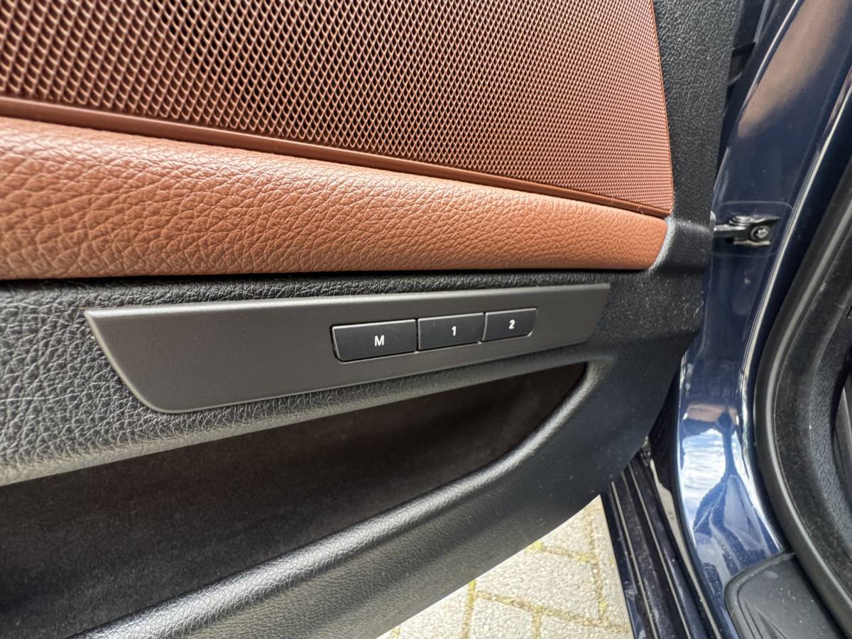 BMW 5 Serie BMW 5-serie Touring 528i Bi-Xenon / Leder / Pano / Night vision / Aut / 6-cil / Standkachel