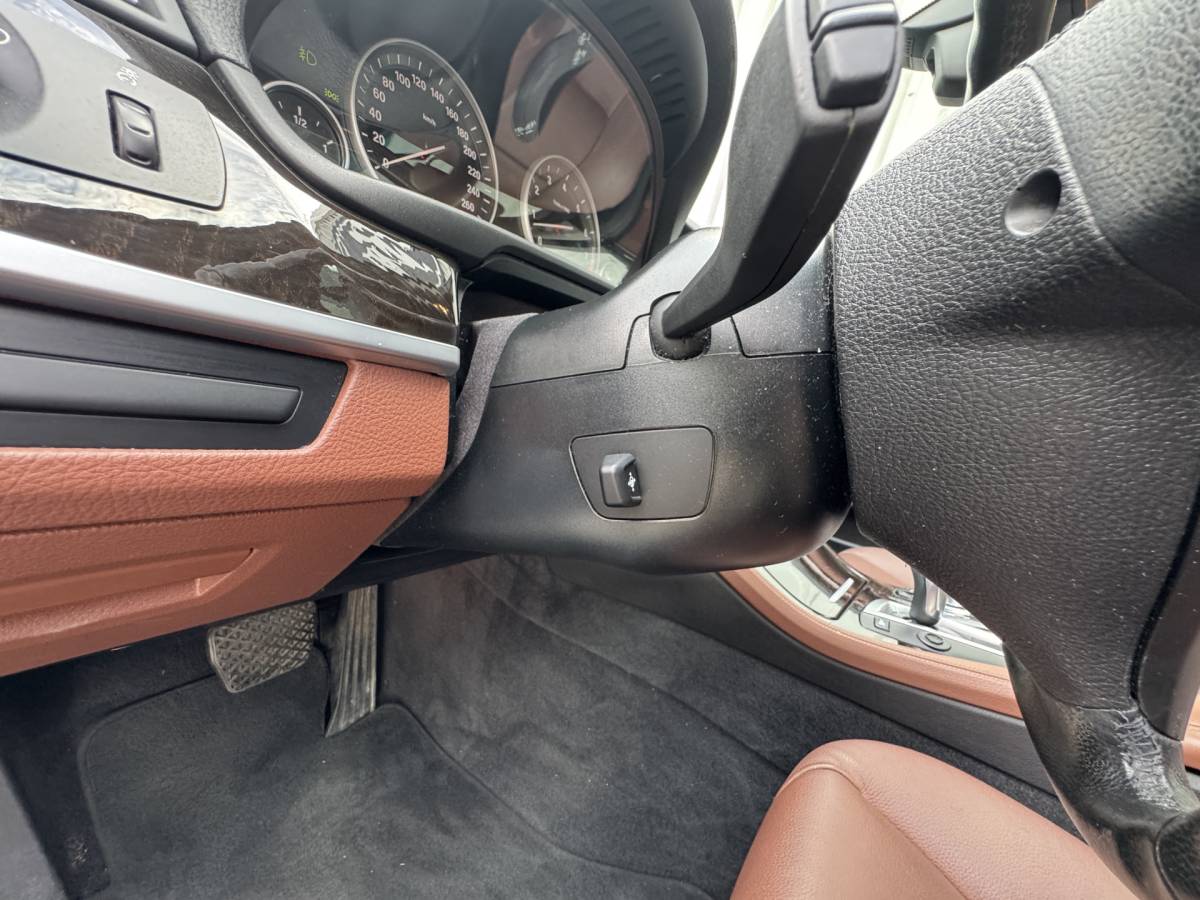 BMW 5 Serie BMW 5-serie Touring 528i Bi-Xenon / Leder / Pano / Night vision / Aut / 6-cil / Standkachel