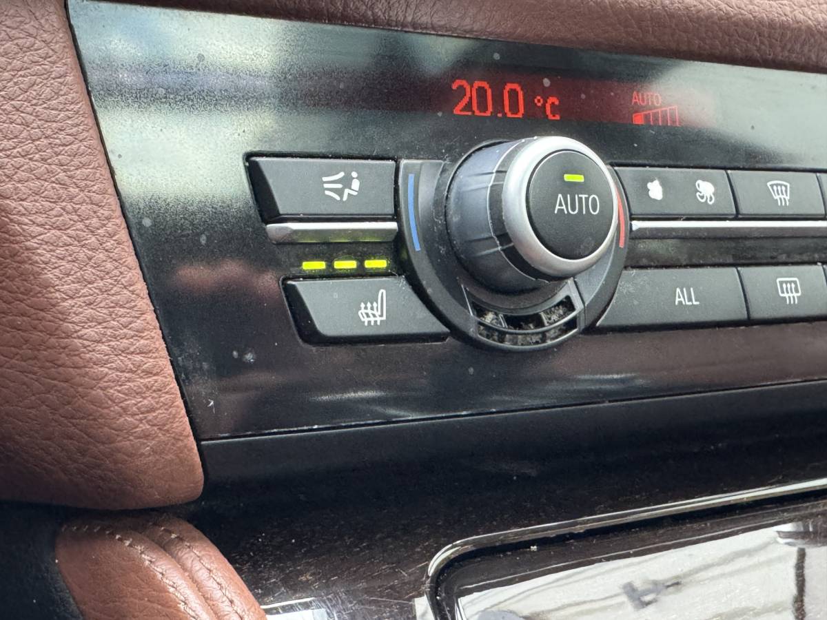BMW 5 Serie BMW 5-serie Touring 528i Bi-Xenon / Leder / Pano / Night vision / Aut / 6-cil / Standkachel