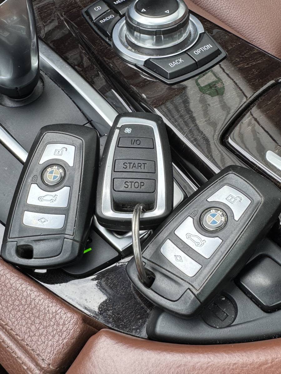 BMW 5 Serie BMW 5-serie Touring 528i Bi-Xenon / Leder / Pano / Night vision / Aut / 6-cil / Standkachel