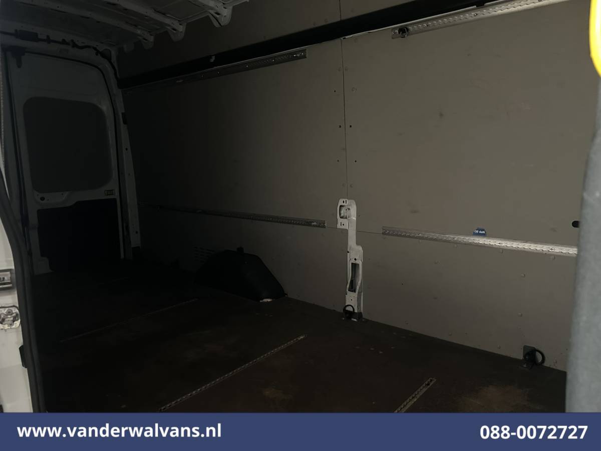 Ford Transit Ford Transit 2.0 TDCI 130pk L4H3 Euro6 Airco | Camera | Cruisecontrol | Verwarmde voorruit | Parkeersensoren, Bijrijdersbank