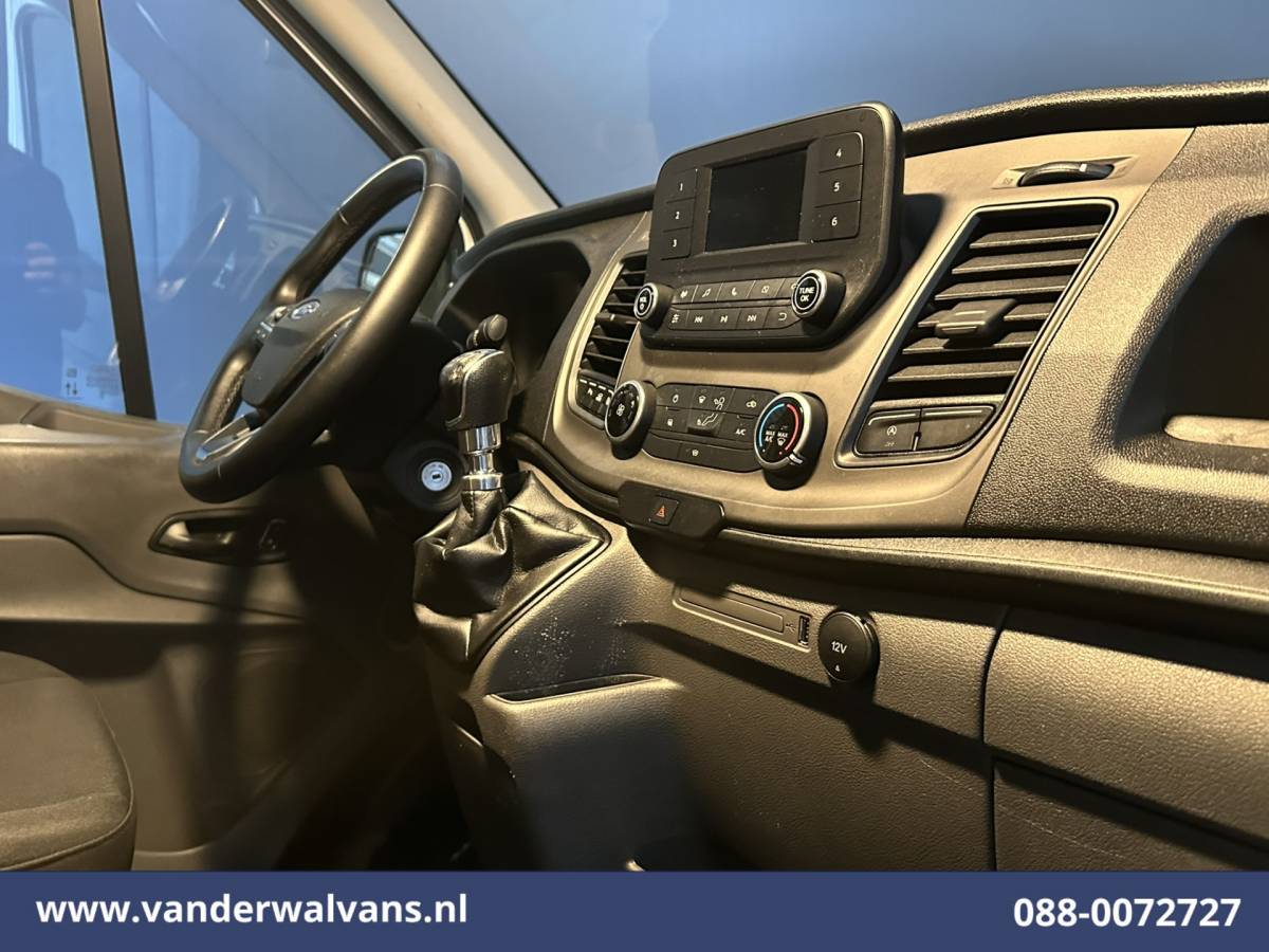 Ford Transit Ford Transit 2.0 TDCI 130pk L4H3 Euro6 Airco | Camera | Cruisecontrol | Verwarmde voorruit | Parkeersensoren, Bijrijdersbank