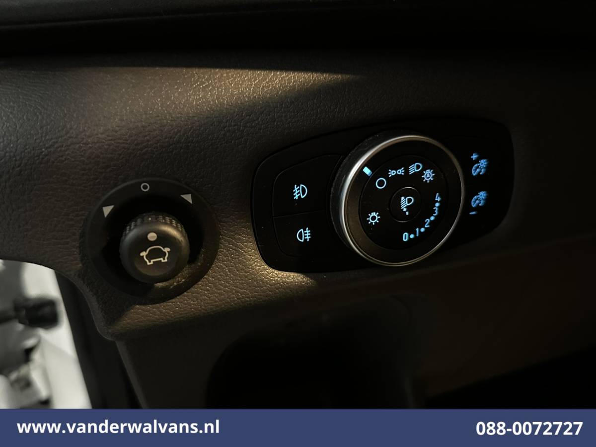 Ford Transit Ford Transit 2.0 TDCI 130pk L4H3 Euro6 Airco | Camera | Cruisecontrol | Verwarmde voorruit | Parkeersensoren, Bijrijdersbank