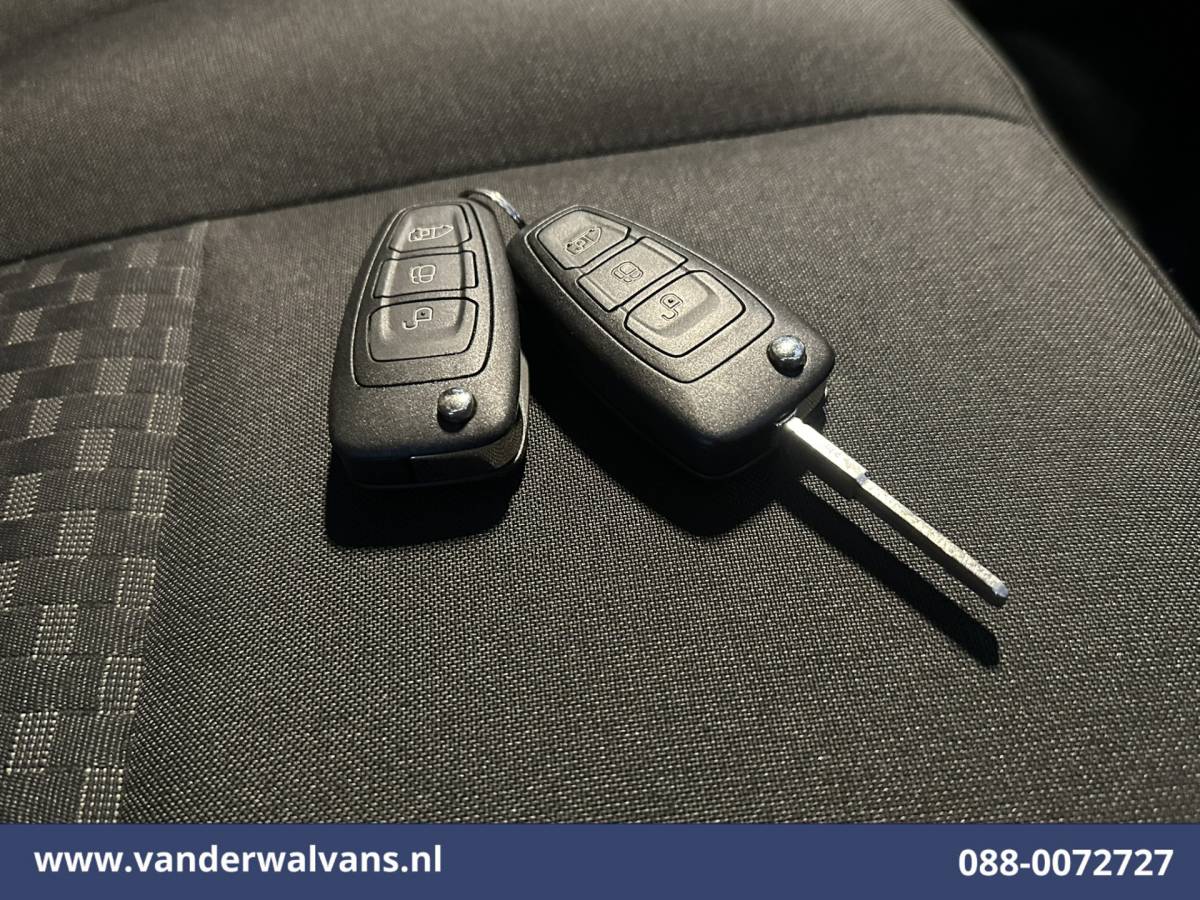 Ford Transit Ford Transit 2.0 TDCI 130pk L4H3 Euro6 Airco | Camera | Cruisecontrol | Verwarmde voorruit | Parkeersensoren, Bijrijdersbank