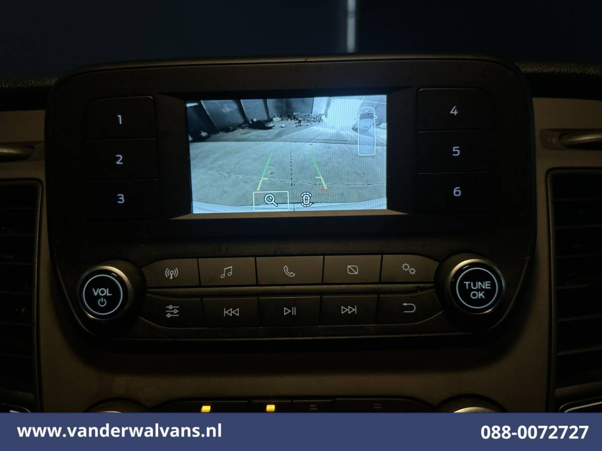 Ford Transit Ford Transit 2.0 TDCI 130pk L4H3 Euro6 Airco | Camera | Cruisecontrol | Verwarmde voorruit | Parkeersensoren, Bijrijdersbank