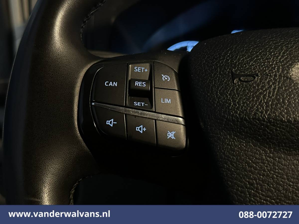 Ford Transit Ford Transit 2.0 TDCI 130pk L4H3 Euro6 Airco | Camera | Cruisecontrol | Verwarmde voorruit | Parkeersensoren, Bijrijdersbank