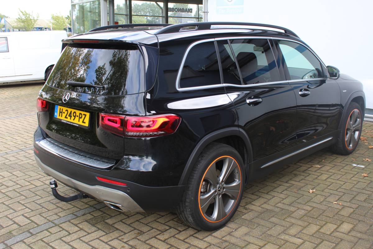 Mercedes-Benz GLB Mercedes-Benz GLB 200 Premium | Incl. 12 maanden Garantie | Meer foto’s volgen, moet nog gepoetst worden | Stoelverwarming | Trekhaak | Elektrische kofferbakklep | Achteruitrijcamera | Keyless entry/start | Sfeerverlichting | Cruise controle | Lane assist | Climate controle | DAB | Lederen bekleding | Origineel NL Auto | NAP |