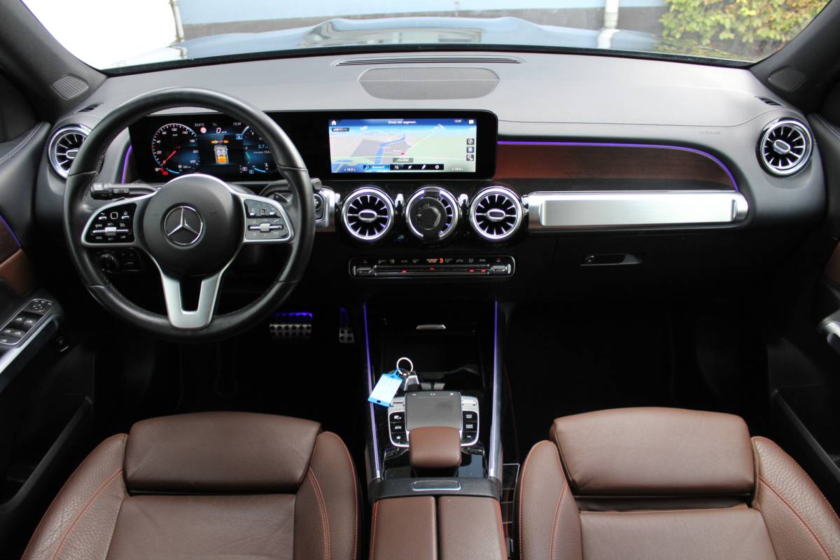 Mercedes-Benz GLB Mercedes-Benz GLB 200 Premium | Incl. 12 maanden Garantie | Meer foto’s volgen, moet nog gepoetst worden | Stoelverwarming | Trekhaak | Elektrische kofferbakklep | Achteruitrijcamera | Keyless entry/start | Sfeerverlichting | Cruise controle | Lane assist | Climate controle | DAB | Lederen bekleding | Origineel NL Auto | NAP |