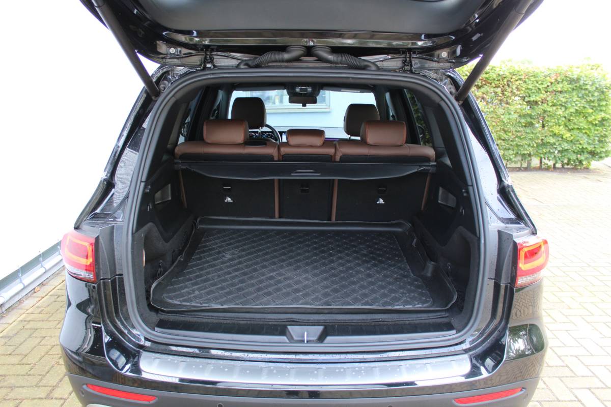 Mercedes-Benz GLB Mercedes-Benz GLB 200 Premium | Incl. 12 maanden Garantie | Meer foto’s volgen, moet nog gepoetst worden | Stoelverwarming | Trekhaak | Elektrische kofferbakklep | Achteruitrijcamera | Keyless entry/start | Sfeerverlichting | Cruise controle | Lane assist | Climate controle | DAB | Lederen bekleding | Origineel NL Auto | NAP |