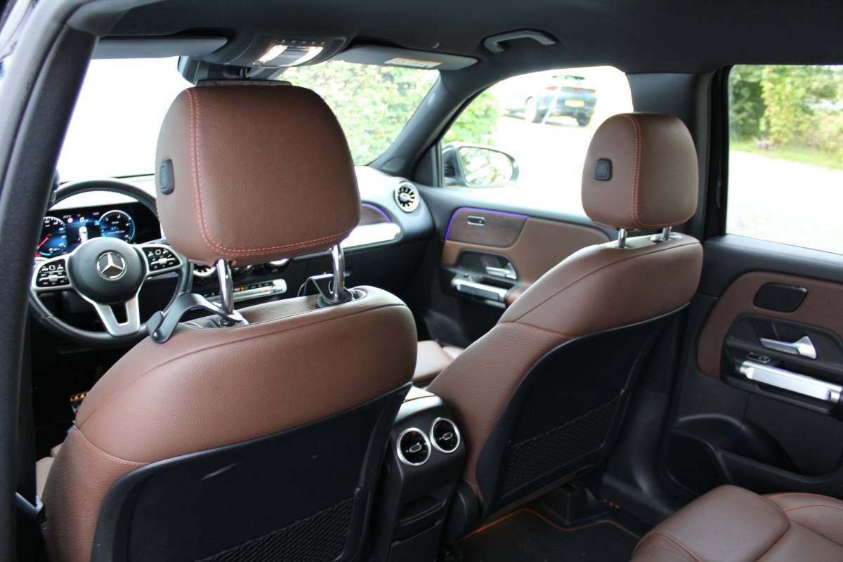 Mercedes-Benz GLB Mercedes-Benz GLB 200 Premium | Incl. 12 maanden Garantie | Meer foto’s volgen, moet nog gepoetst worden | Stoelverwarming | Trekhaak | Elektrische kofferbakklep | Achteruitrijcamera | Keyless entry/start | Sfeerverlichting | Cruise controle | Lane assist | Climate controle | DAB | Lederen bekleding | Origineel NL Auto | NAP |