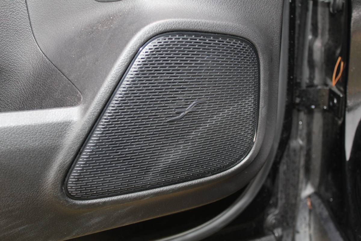 Mercedes-Benz GLB Mercedes-Benz GLB 200 Premium | Incl. 12 maanden Garantie | Meer foto’s volgen, moet nog gepoetst worden | Stoelverwarming | Trekhaak | Elektrische kofferbakklep | Achteruitrijcamera | Keyless entry/start | Sfeerverlichting | Cruise controle | Lane assist | Climate controle | DAB | Lederen bekleding | Origineel NL Auto | NAP |