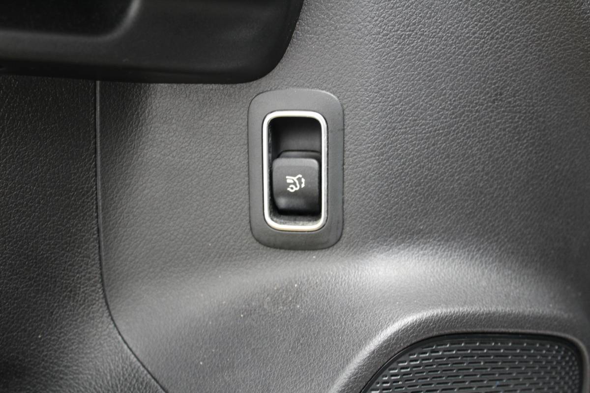 Mercedes-Benz GLB Mercedes-Benz GLB 200 Premium | Incl. 12 maanden Garantie | Meer foto’s volgen, moet nog gepoetst worden | Stoelverwarming | Trekhaak | Elektrische kofferbakklep | Achteruitrijcamera | Keyless entry/start | Sfeerverlichting | Cruise controle | Lane assist | Climate controle | DAB | Lederen bekleding | Origineel NL Auto | NAP |
