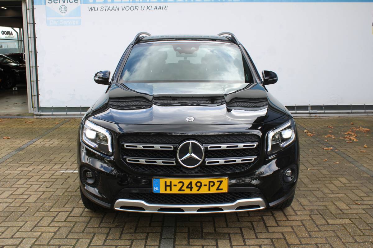Mercedes-Benz GLB Mercedes-Benz GLB 200 Premium | Incl. 12 maanden Garantie | Meer foto’s volgen, moet nog gepoetst worden | Stoelverwarming | Trekhaak | Elektrische kofferbakklep | Achteruitrijcamera | Keyless entry/start | Sfeerverlichting | Cruise controle | Lane assist | Climate controle | DAB | Lederen bekleding | Origineel NL Auto | NAP |