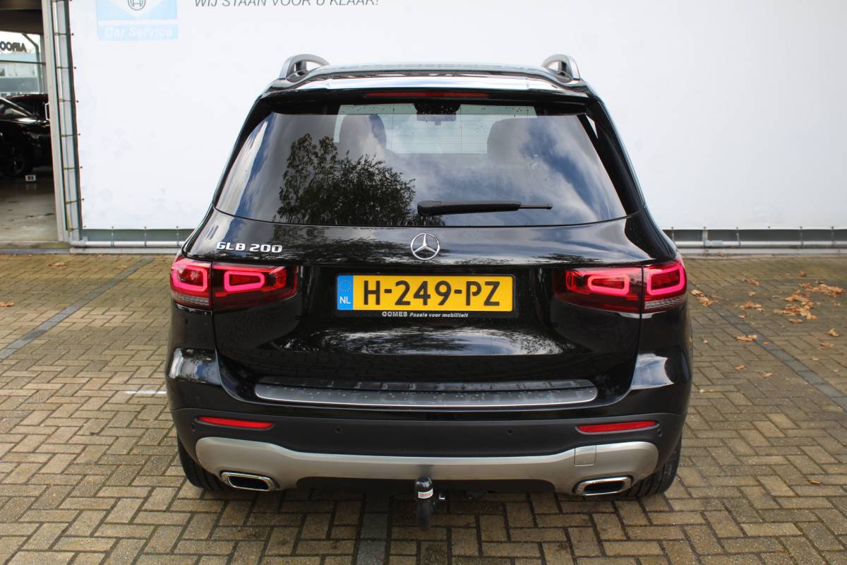 Mercedes-Benz GLB Mercedes-Benz GLB 200 Premium | Incl. 12 maanden Garantie | Meer foto’s volgen, moet nog gepoetst worden | Stoelverwarming | Trekhaak | Elektrische kofferbakklep | Achteruitrijcamera | Keyless entry/start | Sfeerverlichting | Cruise controle | Lane assist | Climate controle | DAB | Lederen bekleding | Origineel NL Auto | NAP |