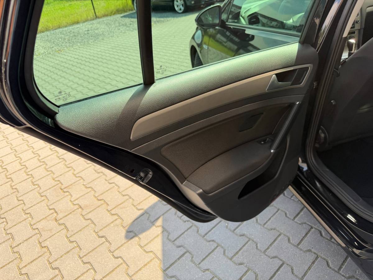 Volkswagen Golf Volkswagen Golf 1.0 TSI Connected Series AUTOMAAT