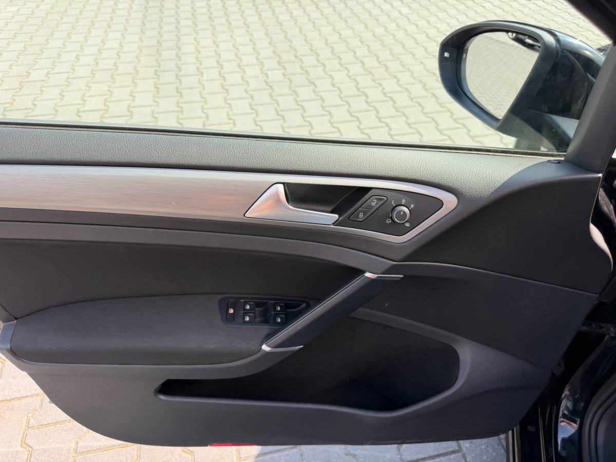 Volkswagen Golf Volkswagen Golf 1.0 TSI Connected Series AUTOMAAT