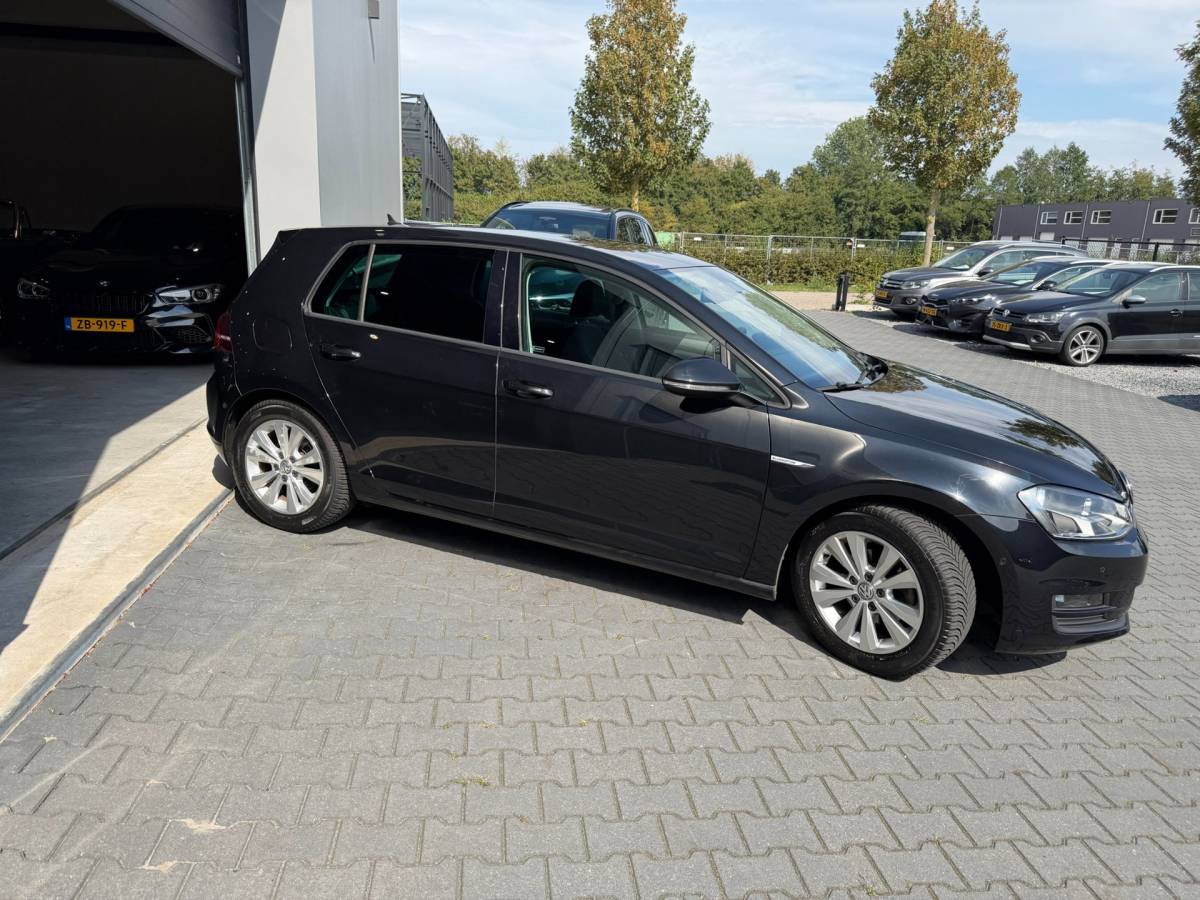 Volkswagen Golf Volkswagen Golf 1.0 TSI Connected Series AUTOMAAT