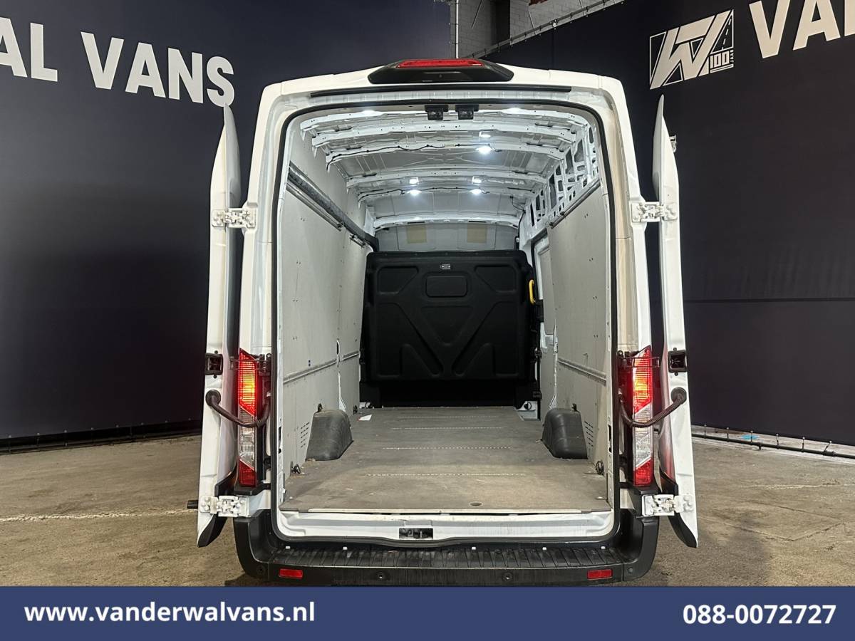 Ford Transit Ford Transit 2.0 TDCI 130pk L4H3 Euro6 Airco | Camera | Cruisecontrol | Verwarmde voorruit | Parkeersensoren, Bijrijdersbank