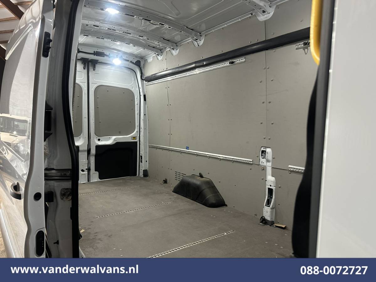 Ford Transit Ford Transit 2.0 TDCI 130pk L4H3 Euro6 Airco | Camera | Cruisecontrol | Verwarmde voorruit | Parkeersensoren, Bijrijdersbank